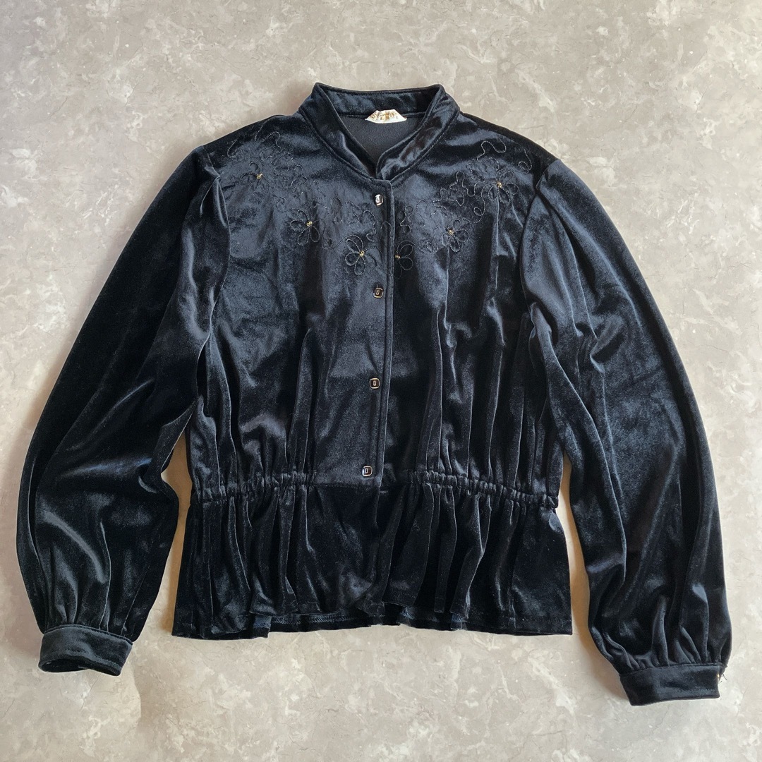 Lochie(ロキエ)のused レトロ 黒 ベロア ブラウス 古着 ヴィンテージ vintage レディースのトップス(シャツ/ブラウス(長袖/七分))の商品写真