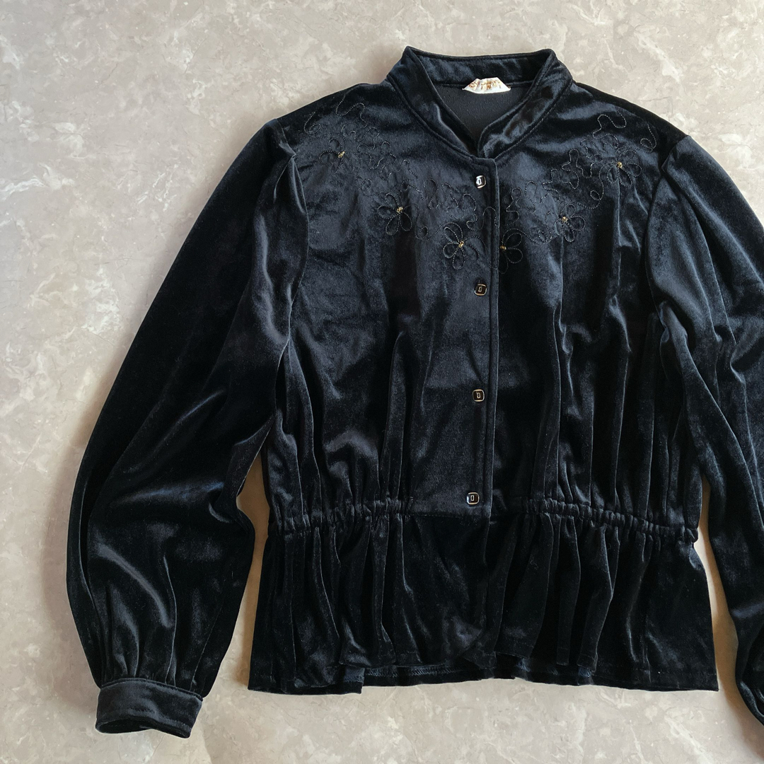 Lochie(ロキエ)のused レトロ 黒 ベロア ブラウス 古着 ヴィンテージ vintage レディースのトップス(シャツ/ブラウス(長袖/七分))の商品写真