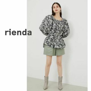 リエンダ(rienda)のrienda リエンダ　ブラウス　長袖　花柄　ボタニカル　パフスリーブ　ベルト付(シャツ/ブラウス(長袖/七分))