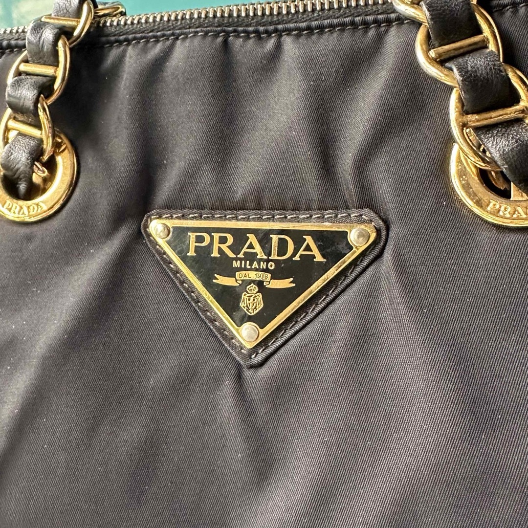 PRADA(プラダ)のPRADAプラダハンドバッグ正規品　鍵　ギャランティカード レディースのバッグ(ショルダーバッグ)の商品写真