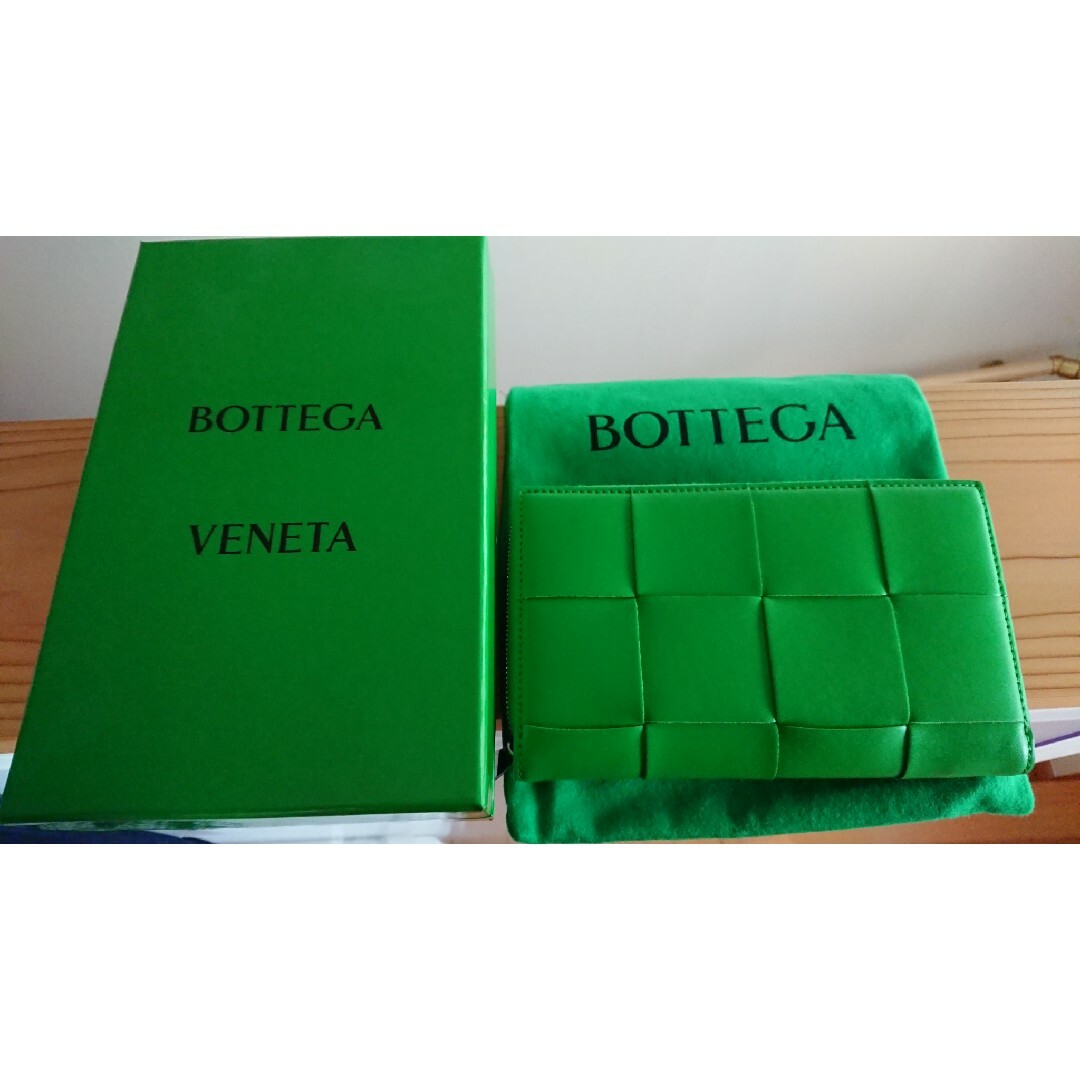 Bottega Veneta(ボッテガヴェネタ)のBOTTEGA VENETA ラウンドファスナー長財布   グリーン レディースのファッション小物(財布)の商品写真