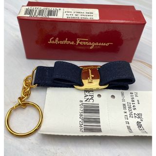 Salvatore Ferragamo フェラガモ ヴァラリボン　キーホルダー