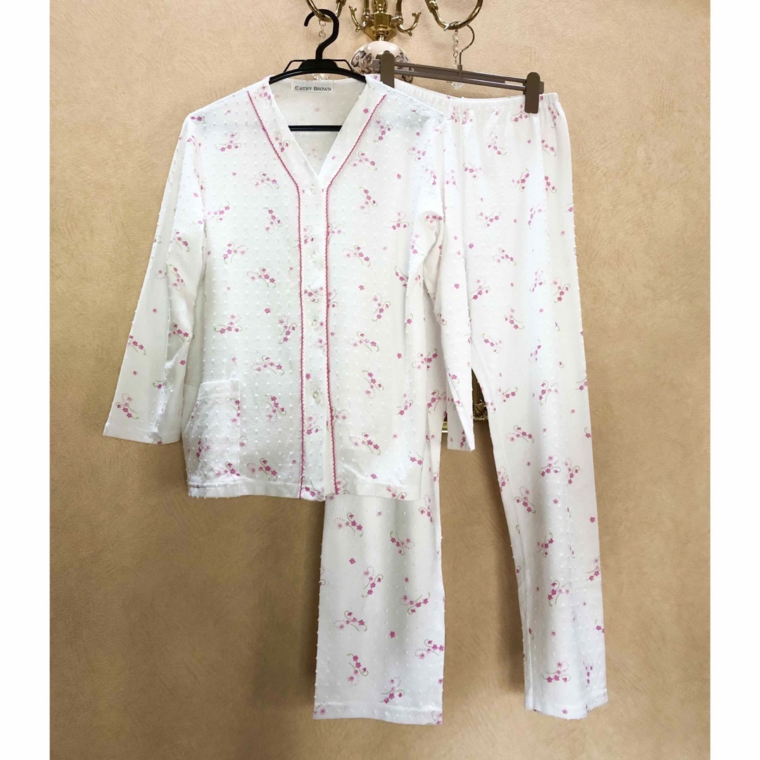CATHY BROWN  イタリー製🇮🇹  パジャマ　サイズM レディースのルームウェア/パジャマ(パジャマ)の商品写真