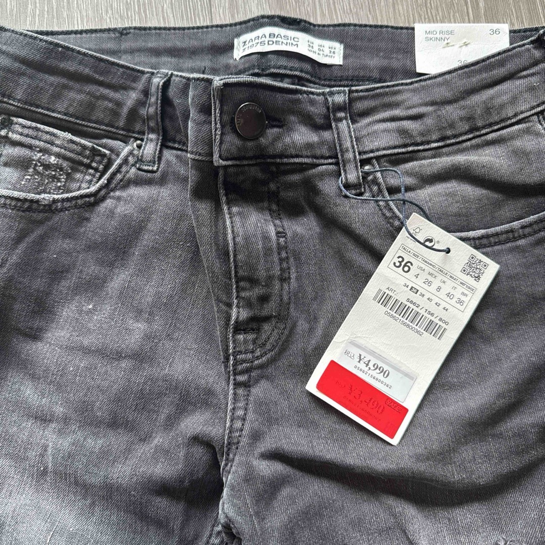 ZARA(ザラ)の新品【ZARA】ブラックダメージジーンズ 36 レディースのパンツ(デニム/ジーンズ)の商品写真