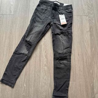 ザラ(ZARA)の新品【ZARA】ブラックダメージジーンズ 36(デニム/ジーンズ)