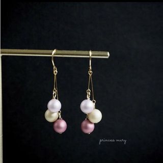 数量限定》ローズ&ベージュ♡3粒パールのゆらゆらピアス(ピアス)