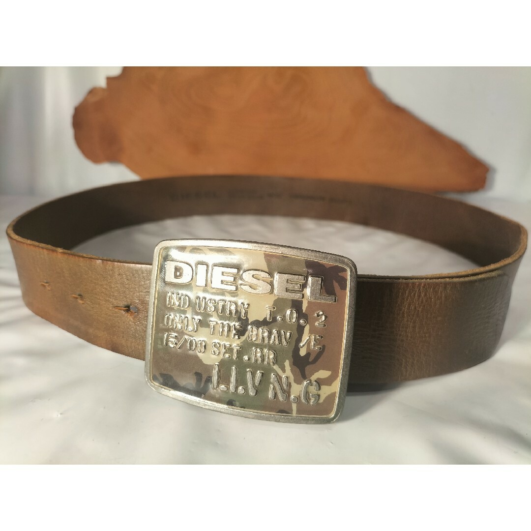 DIESEL(ディーゼル)の【美品】カモフラ柄　オリーブ色レザー　ＤＩＥＳＥＬ　高級レザーベルト　正規品 メンズのファッション小物(ベルト)の商品写真