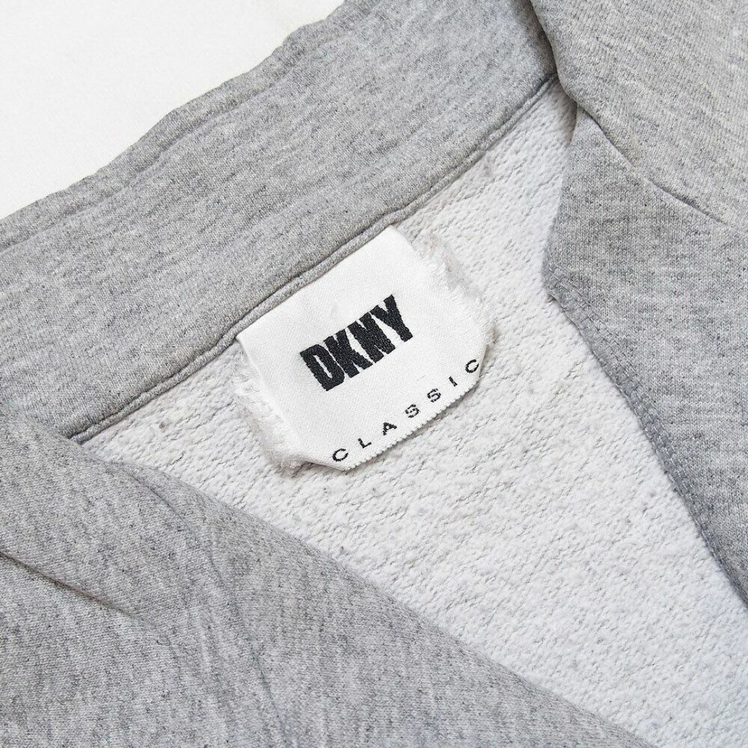 DKNY(ダナキャランニューヨーク)のDKNY ハーフジップ スウェット トレーナー ワンポイント 刺繍ロゴ メンズのトップス(スウェット)の商品写真