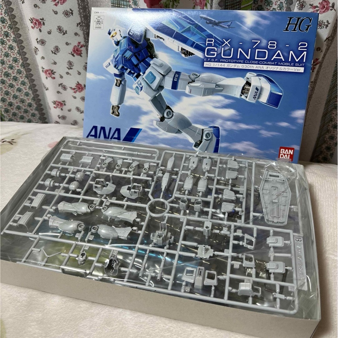 BANDAI(バンダイ)の【ガンダム様専用】HG1/144ガンダム G30th ANAオリジナルカラー エンタメ/ホビーのおもちゃ/ぬいぐるみ(プラモデル)の商品写真