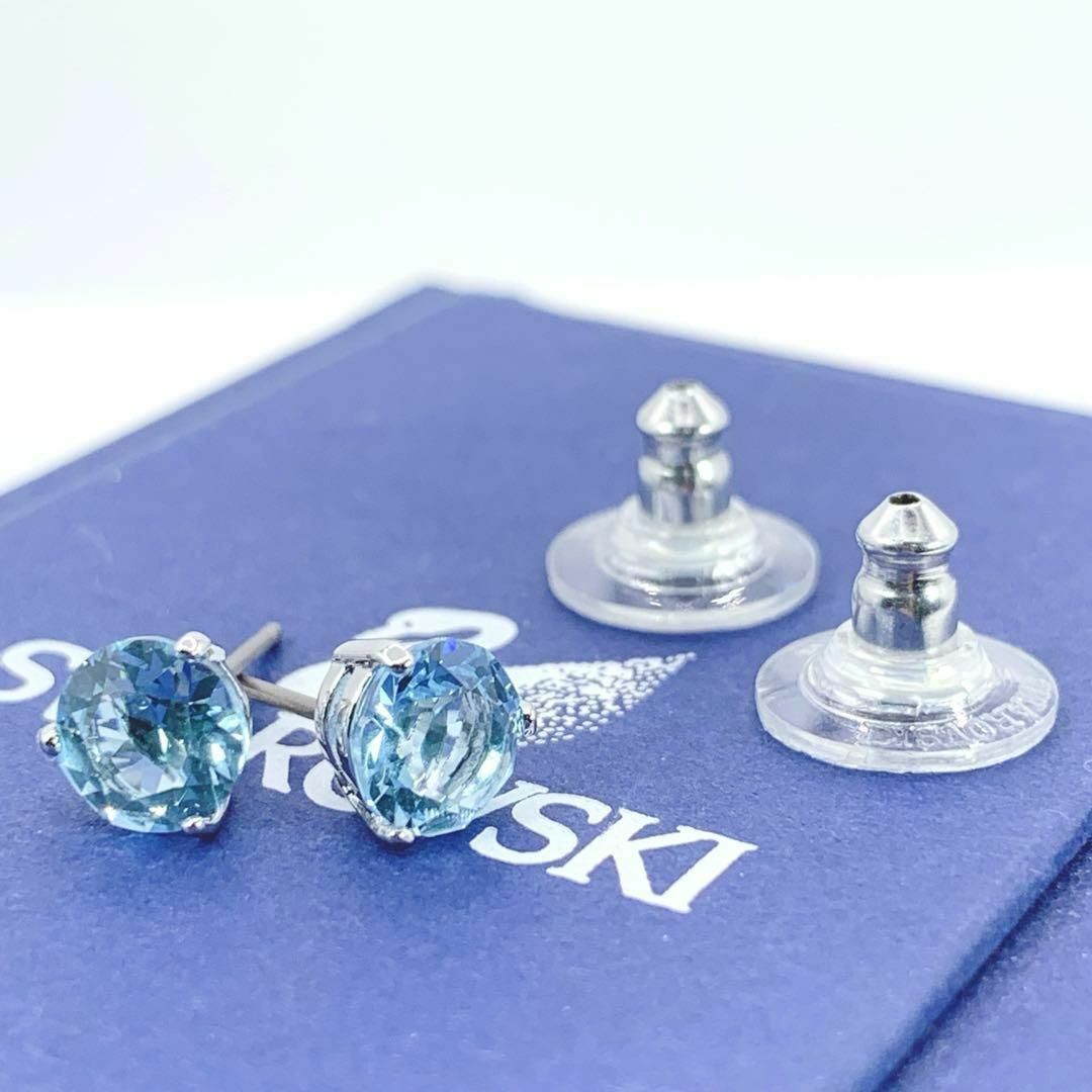 SWAROVSKI(スワロフスキー)の【未使用】SWAROVSKI　スワロフスキー　クリスタル　ピアス　ブルー　青 レディースのアクセサリー(ピアス)の商品写真