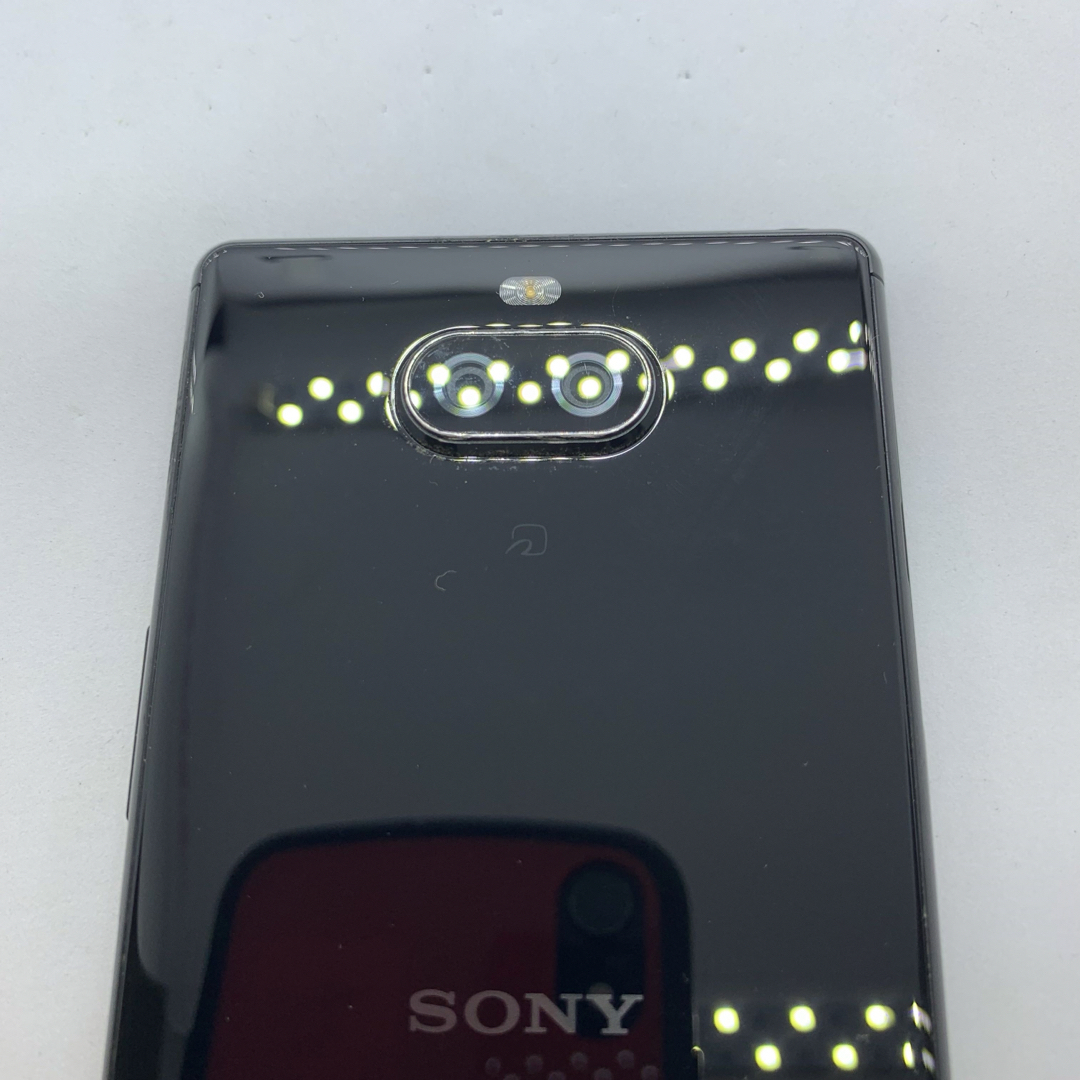 【中古品】Xperia 8 au   SOV42 ブラック  スマホ/家電/カメラのスマートフォン/携帯電話(スマートフォン本体)の商品写真