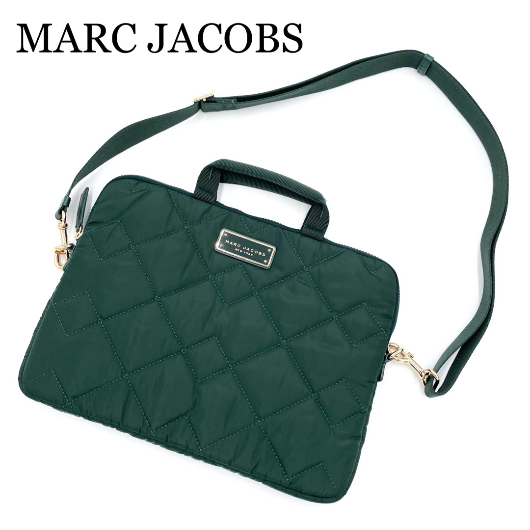 MARC JACOBS(マークジェイコブス)の✨未使用級✨Marc Jacobs キルティングナイロン　ラップトップケース レディースのバッグ(ショルダーバッグ)の商品写真