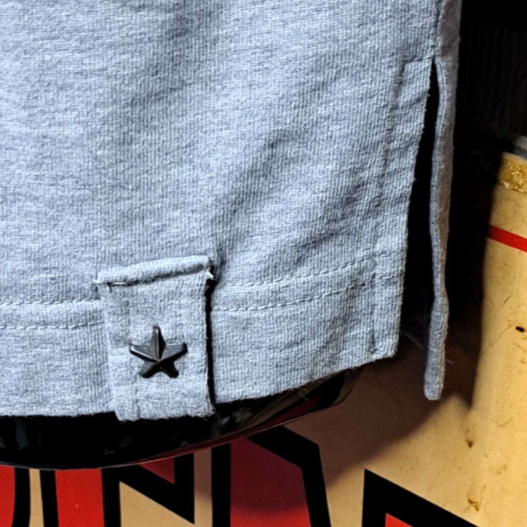 定価2.5万　チェリーサンバースト　スパイクスタッズ　半袖Tシャツ　Ｍ　46 メンズのトップス(Tシャツ/カットソー(半袖/袖なし))の商品写真