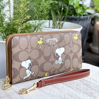 COACH - 301 極上美品 COACH コーチ 2つ折り財布の通販｜ラクマ