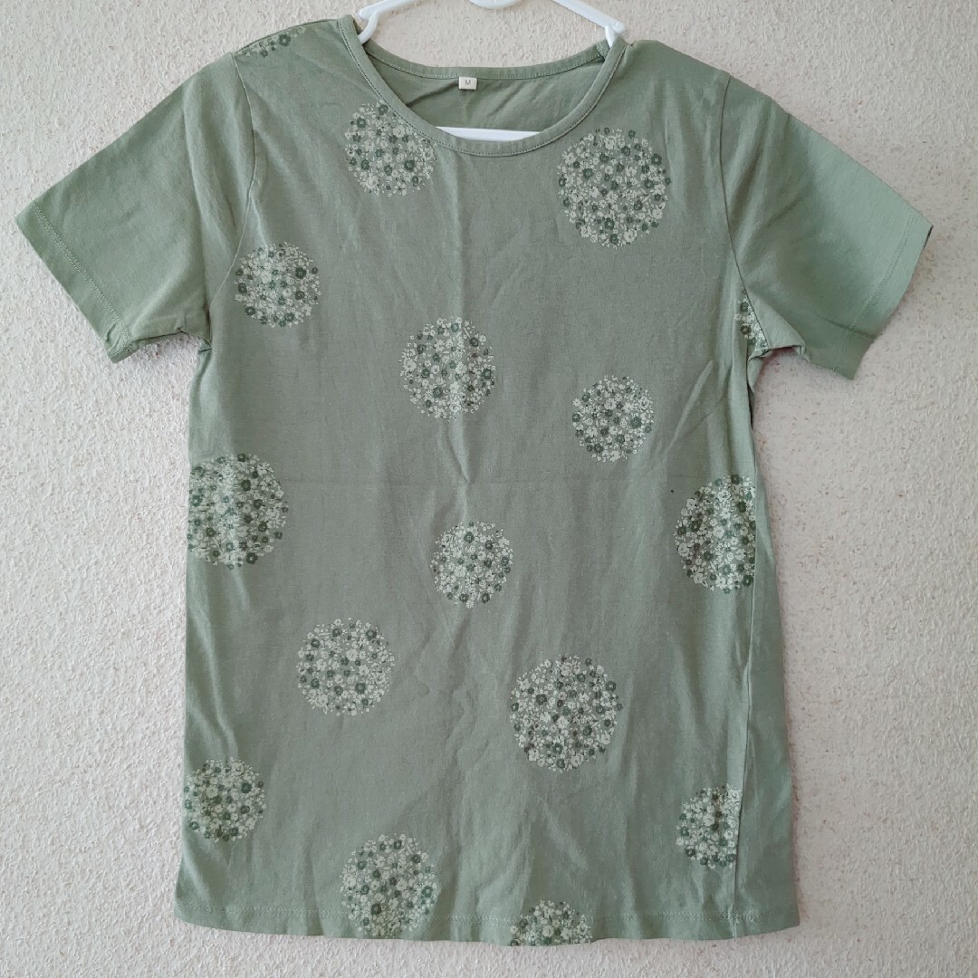 Tシャツ　グリーン　細身　春　花 レディースのトップス(Tシャツ(半袖/袖なし))の商品写真