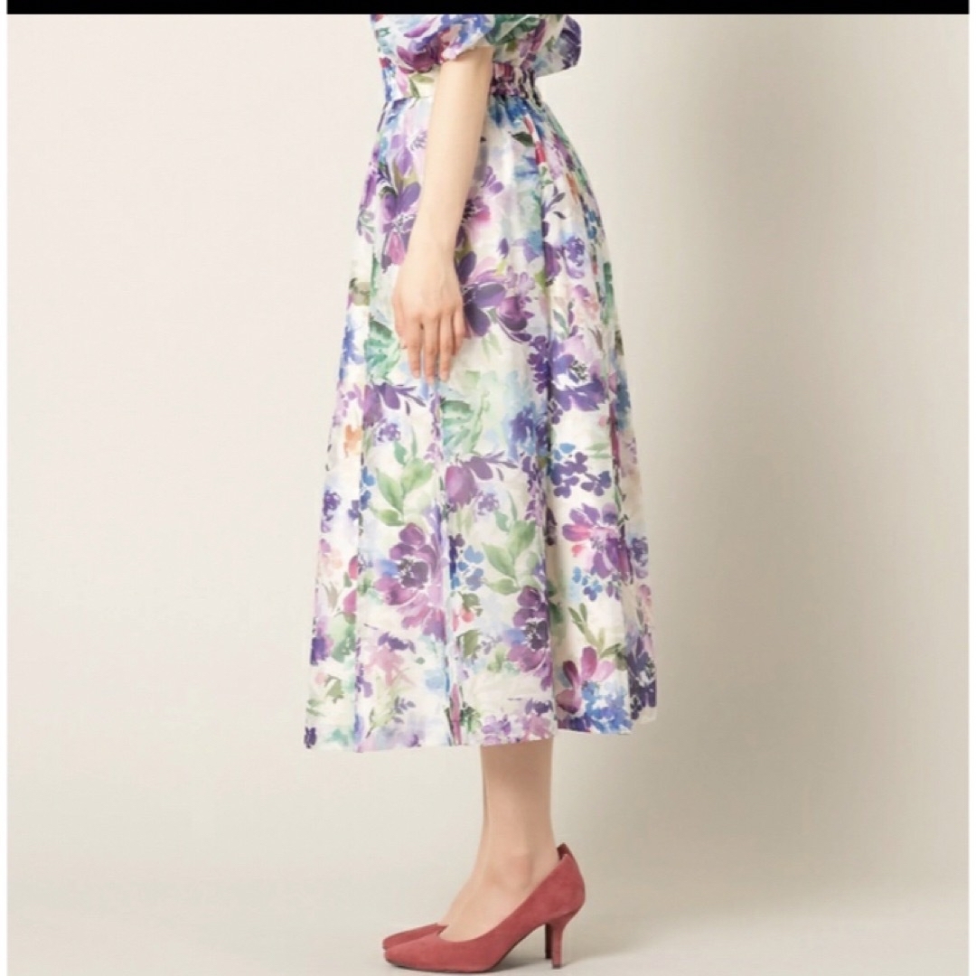 Rose Tiara(ローズティアラ)のローズティアラ　レディース大きいサイズ　水彩風ダリアフレアスカート　46  新品 レディースのスカート(ひざ丈スカート)の商品写真