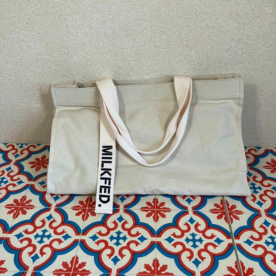 MILKFED.(ミルクフェド)の美品》ミルクフェド　MILKFED.　2WAY スクエアトートバッグ　キャンバス レディースのバッグ(トートバッグ)の商品写真