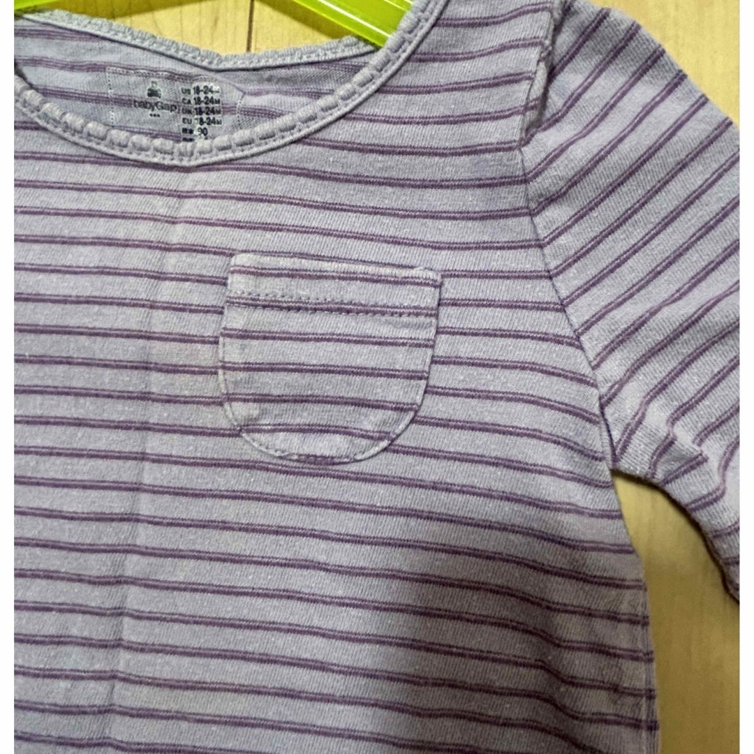 babyGAP(ベビーギャップ)のbaby gap ボーダーロンT 90 キッズ/ベビー/マタニティのキッズ服女の子用(90cm~)(Tシャツ/カットソー)の商品写真