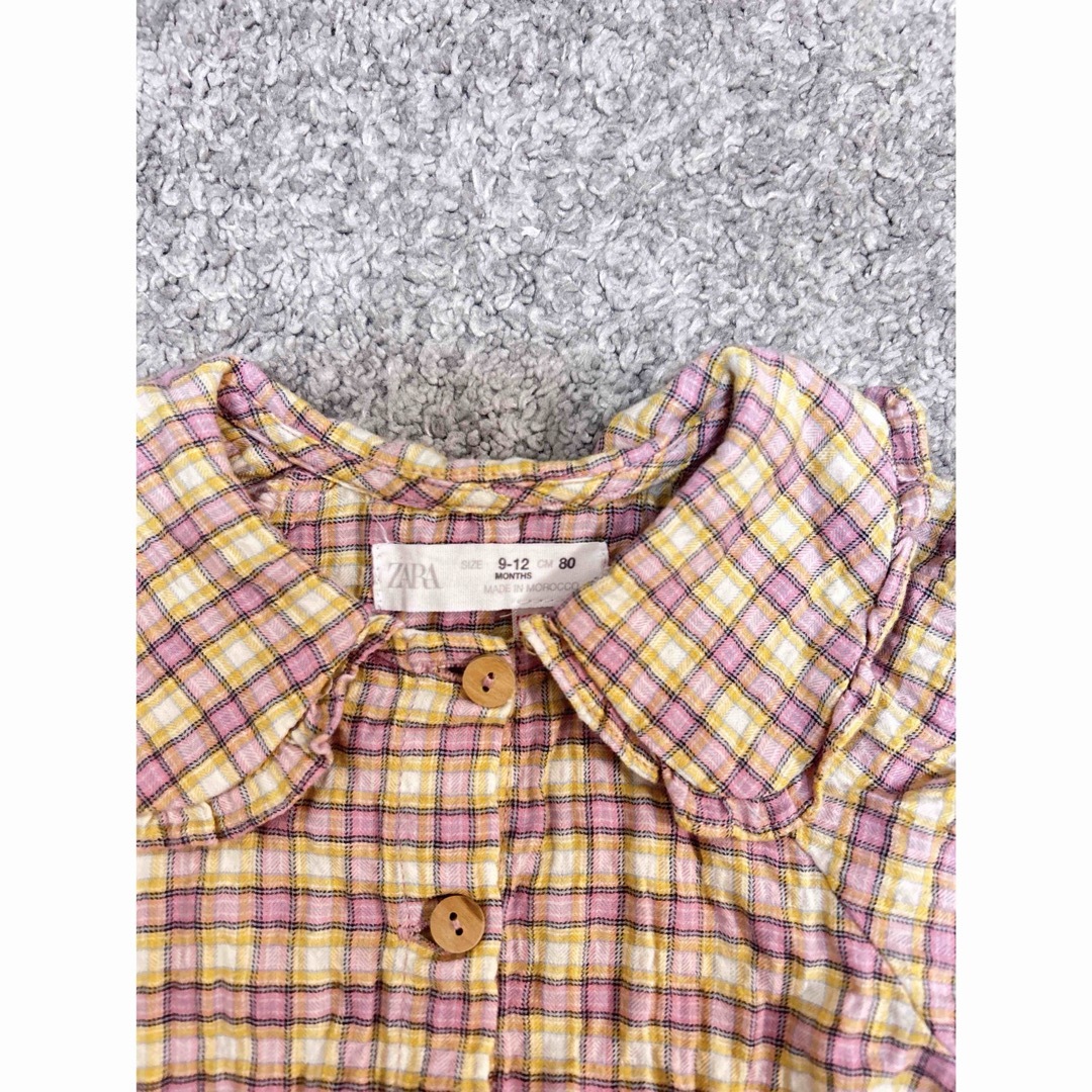 ZARA KIDS(ザラキッズ)のZARAベビー　ブラウス　シャツ　襟　チェック　ピンク　イエロー　80 キッズ/ベビー/マタニティのベビー服(~85cm)(シャツ/カットソー)の商品写真