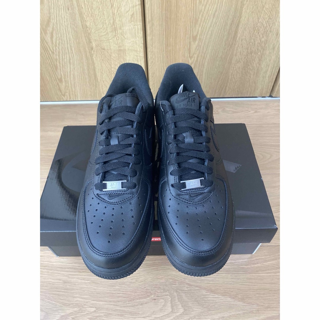 Supreme(シュプリーム)のSupreme × Nike Air Force 1 Low Black メンズの靴/シューズ(スニーカー)の商品写真