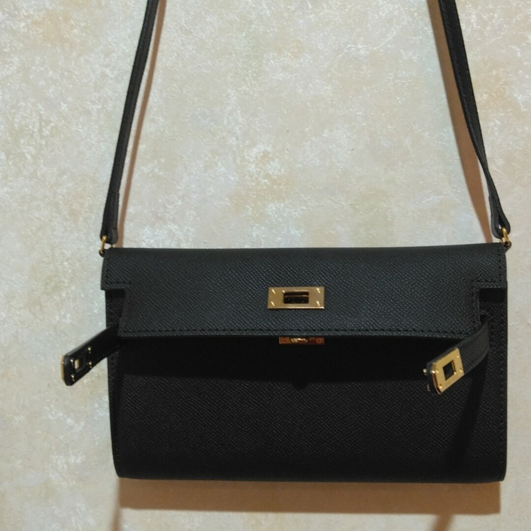ケリーウオレット黒、革 レディースのバッグ(メッセンジャーバッグ)の商品写真