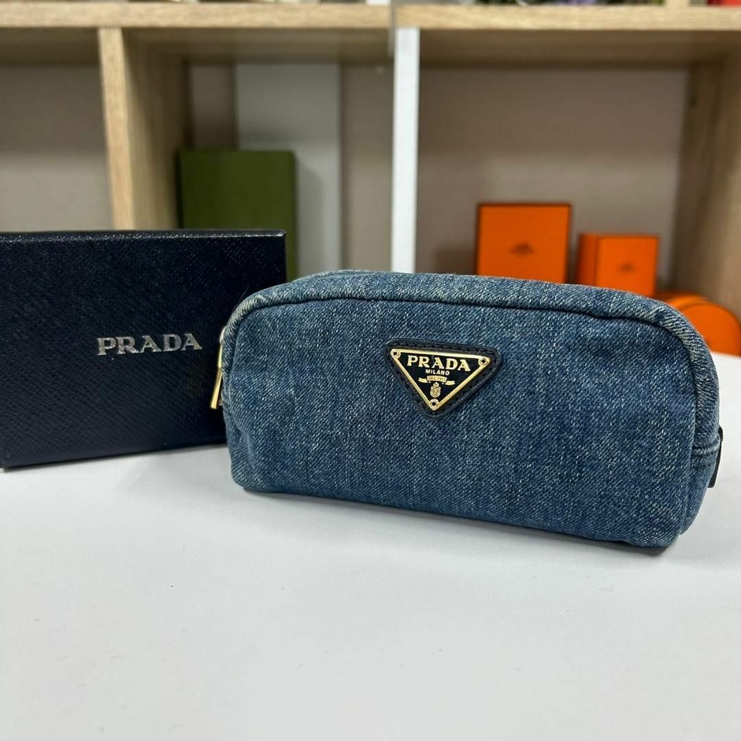 PRADA(プラダ)の超美品 PRADA デニムポーチ  三角ロゴ ゴールド金具 レディースのファッション小物(ポーチ)の商品写真