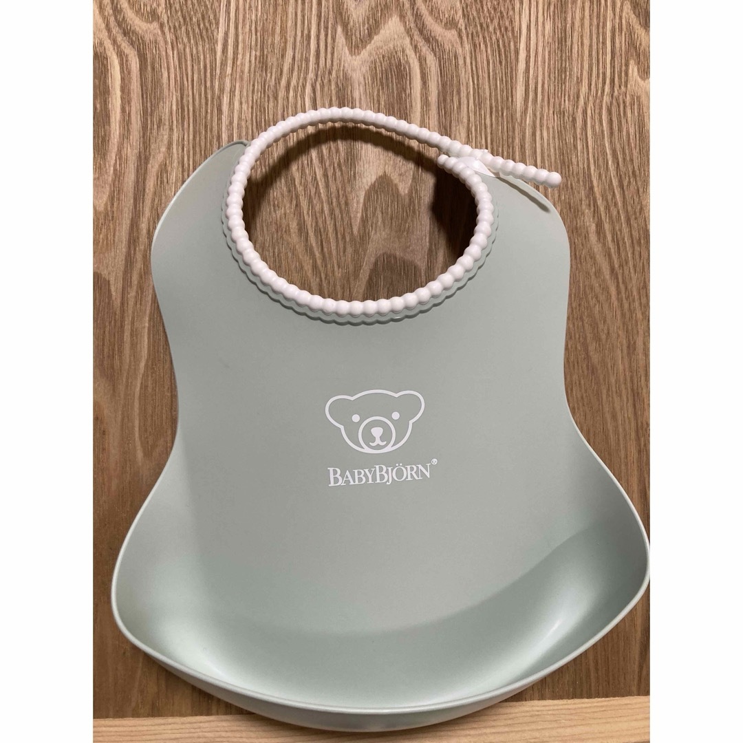 BABYBJORN(ベビービョルン)のベビービョルン ベビースタイ パウダーグリーン(1個) キッズ/ベビー/マタニティのこども用ファッション小物(ベビースタイ/よだれかけ)の商品写真