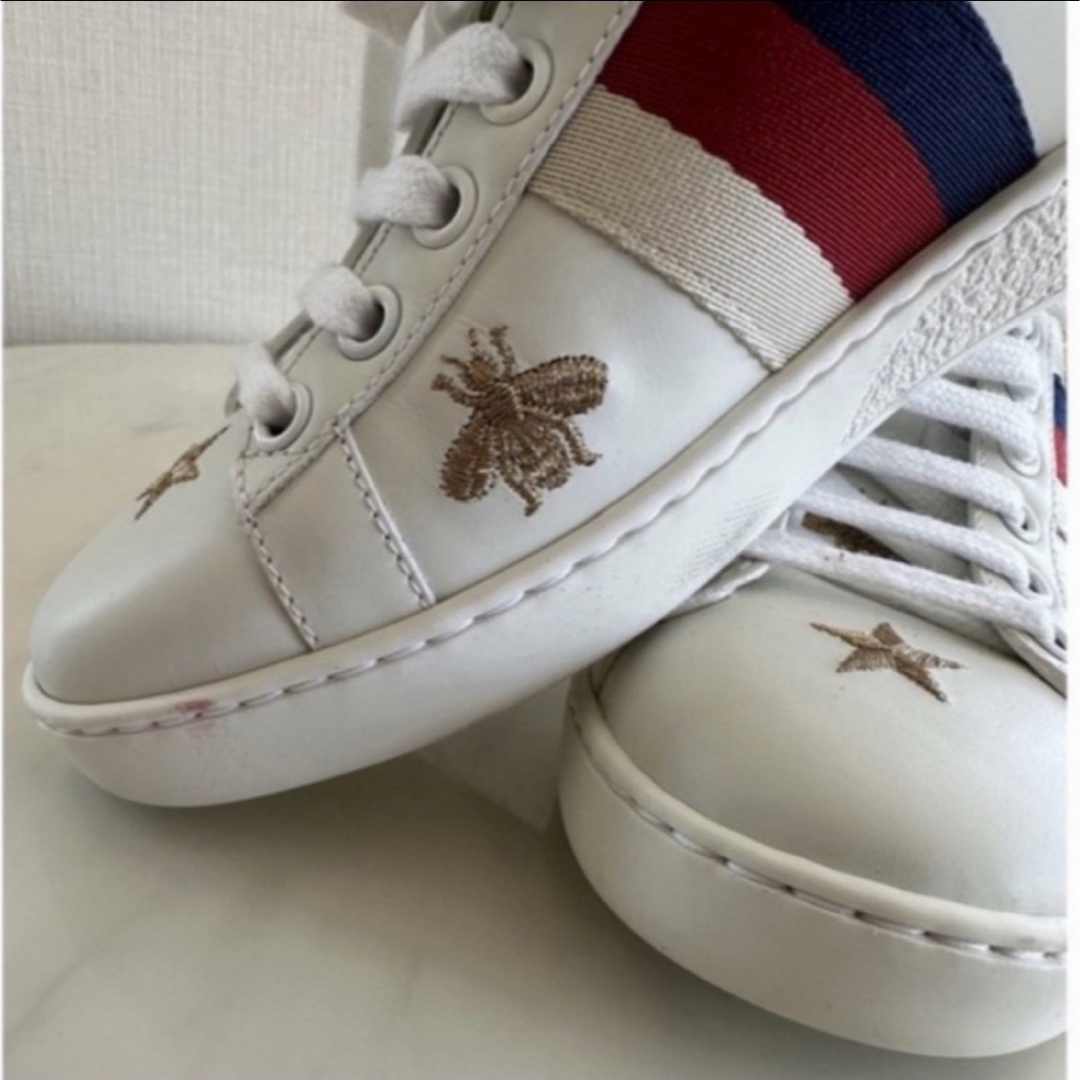 Gucci(グッチ)のGUCCI グッチ　レザースニーカー　スリッポン　星蜂　34ハーフ レディースの靴/シューズ(スニーカー)の商品写真