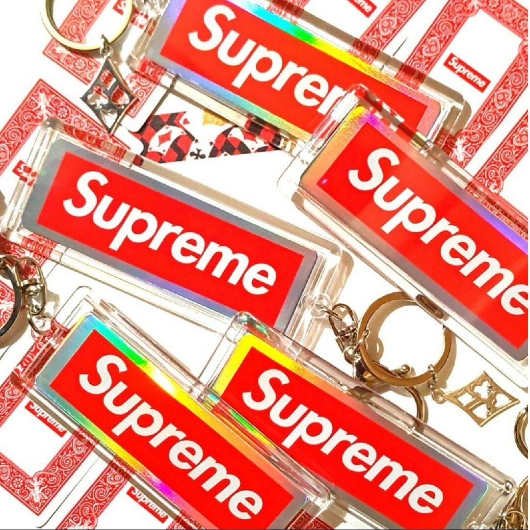 Supreme(シュプリーム)の⭐Supremeホログラムトランプ２枚と、トランプチャーム付キーホルダー　12 メンズのファッション小物(キーホルダー)の商品写真