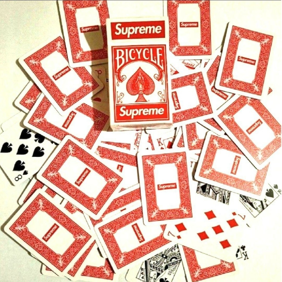 Supreme(シュプリーム)の⭐Supremeホログラムトランプ２枚と、トランプチャーム付キーホルダー　12 メンズのファッション小物(キーホルダー)の商品写真