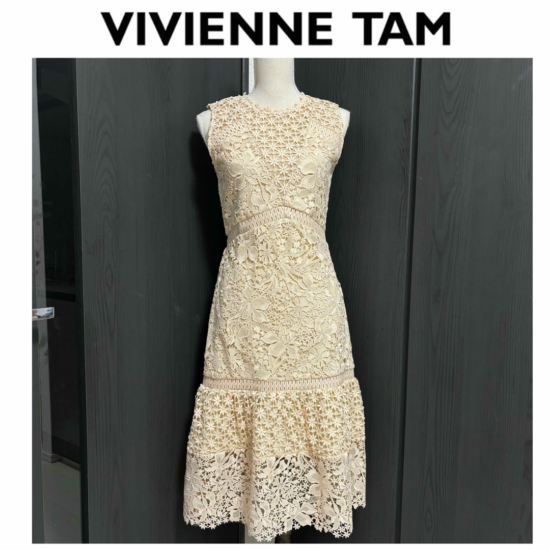 VIVIENNE TAM(ヴィヴィアンタム)の定価7.5万　美品　ヴィヴィアンタム　ホワイトレース　ワンピース レディースのワンピース(ロングワンピース/マキシワンピース)の商品写真