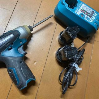 マキタ(Makita)のマキタ　インパクトドライバ10.8v(工具/メンテナンス)