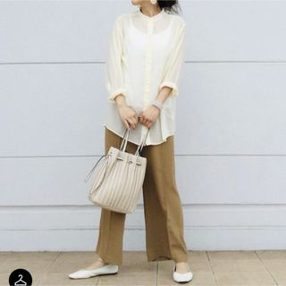 ユニクロ(UNIQLO)の〈値下げ〉美品　UNIQLO　ユニクロ　シアーシャツ　ナチュラル(シャツ/ブラウス(長袖/七分))