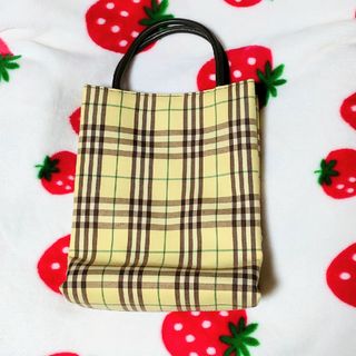 バーバリー(BURBERRY)のBURBERRYさんの鮮やかな黄色のトートバッグ(トートバッグ)