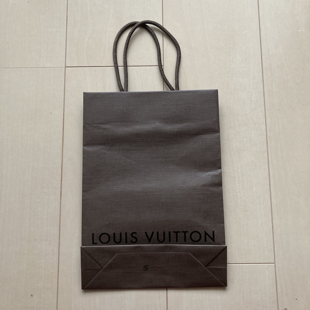 LOUIS VUITTON(ルイヴィトン)のLOUIS VUITTON ルイヴィトン　紙袋　20×28㎝ レディースのバッグ(ショップ袋)の商品写真