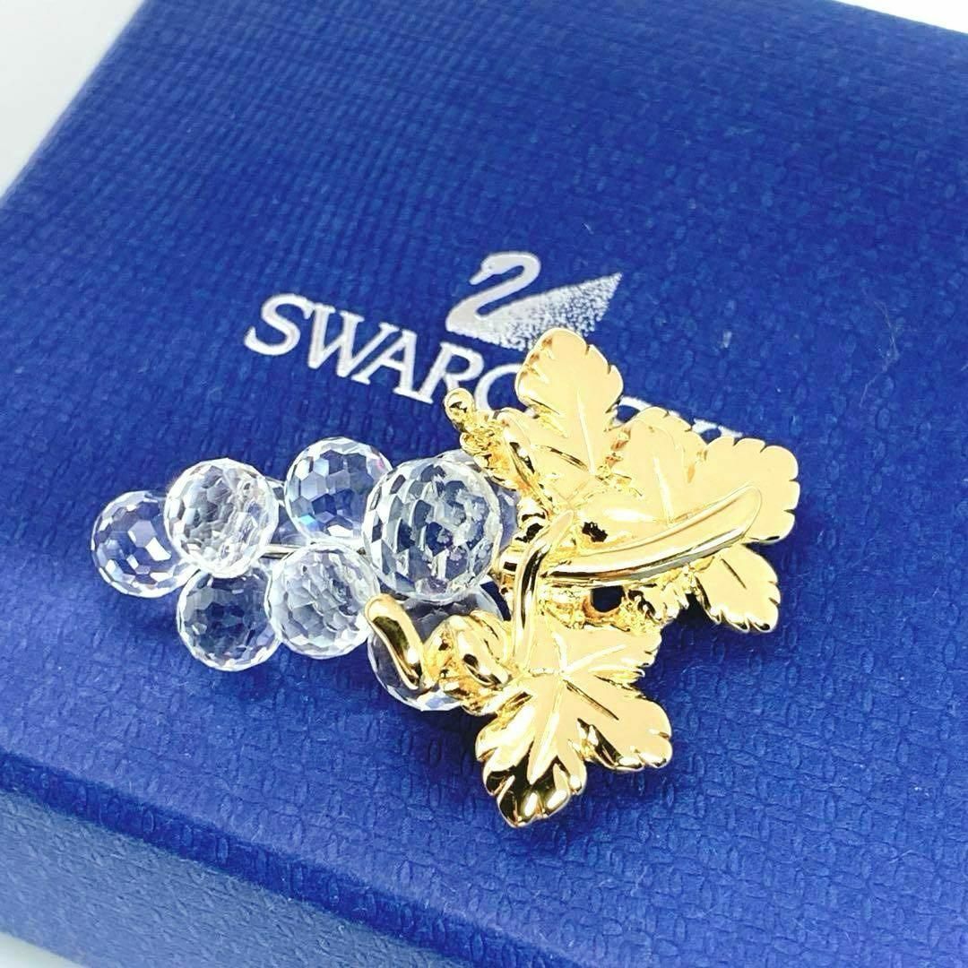 SWAROVSKI(スワロフスキー)の【極美品】SWAROVSKI　スワロフスキー　ブローチ　ブランド　ぶどう　葡萄 レディースのアクセサリー(ブローチ/コサージュ)の商品写真