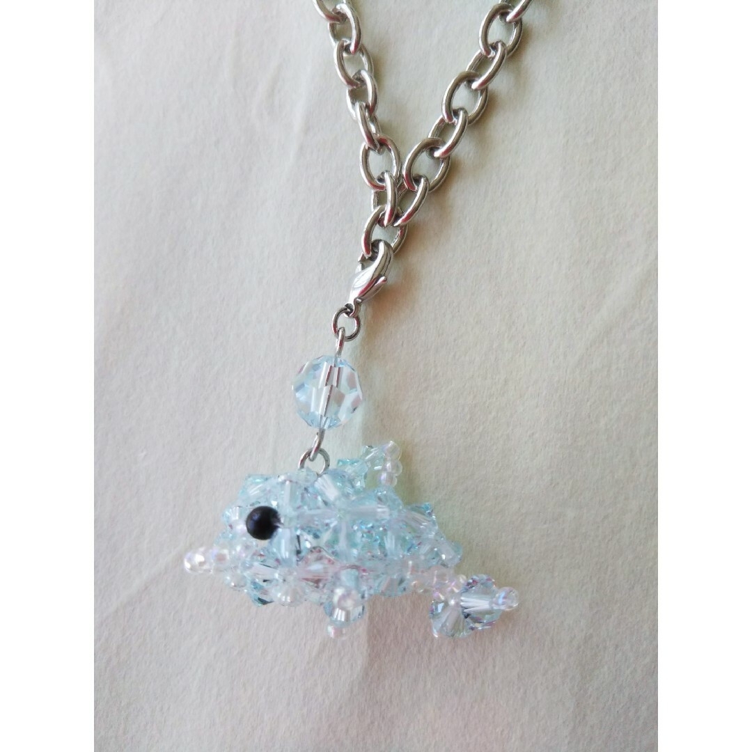 SWAROVSKI(スワロフスキー)のバッグチャーム❈イルカ🐬　B　ライトアゾレ　　ハンドメイド ハンドメイドのファッション小物(バッグチャーム)の商品写真