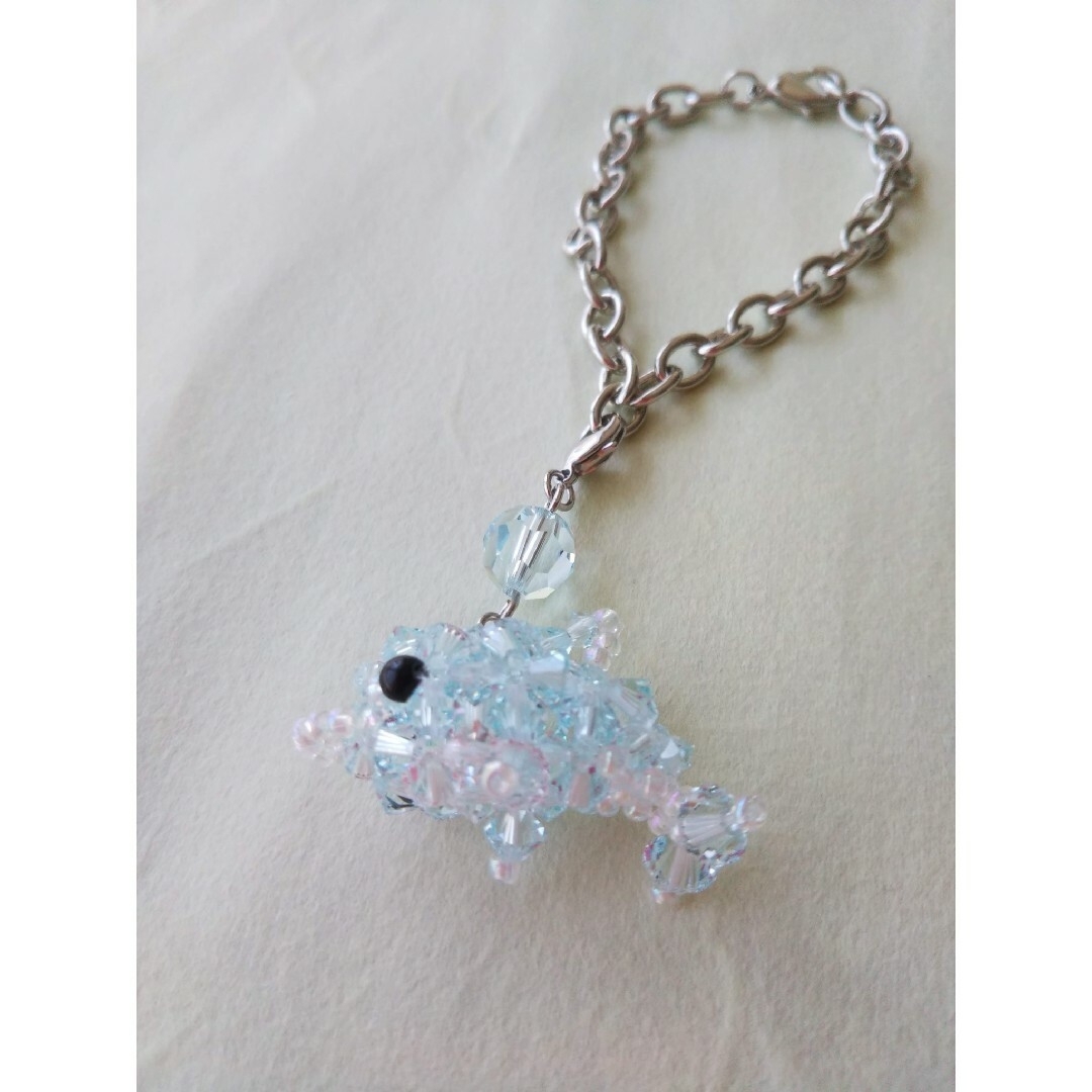 SWAROVSKI(スワロフスキー)のバッグチャーム❈イルカ🐬　B　ライトアゾレ　　ハンドメイド ハンドメイドのファッション小物(バッグチャーム)の商品写真