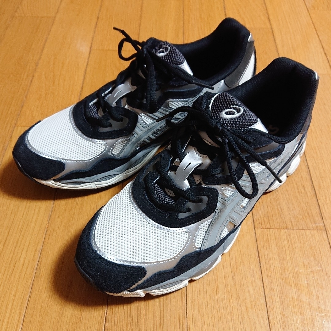 asics(アシックス)のASICS アシックス gel nyc ホワイト ブラック グレー 29 メンズの靴/シューズ(スニーカー)の商品写真