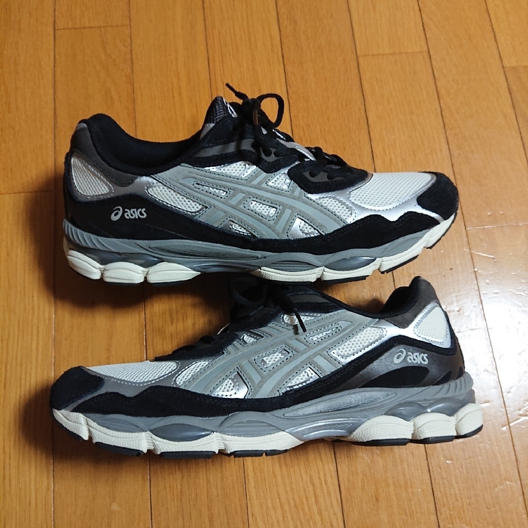 asics(アシックス)のASICS アシックス gel nyc ホワイト ブラック グレー 29 メンズの靴/シューズ(スニーカー)の商品写真