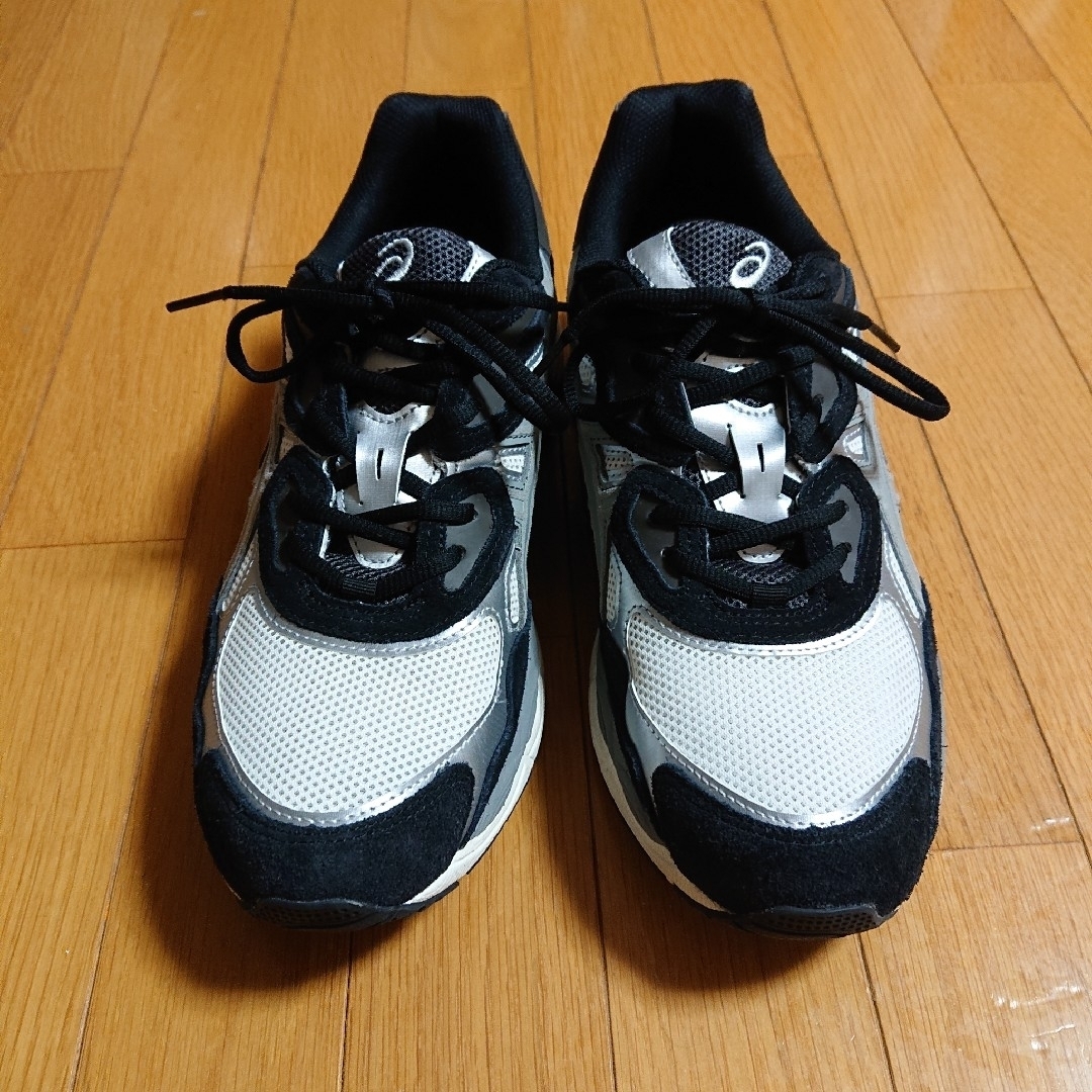 asics(アシックス)のASICS アシックス gel nyc ホワイト ブラック グレー 29 メンズの靴/シューズ(スニーカー)の商品写真