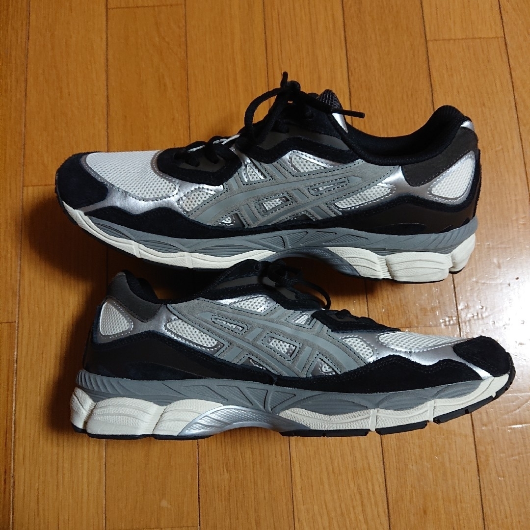 asics(アシックス)のASICS アシックス gel nyc ホワイト ブラック グレー 29 メンズの靴/シューズ(スニーカー)の商品写真