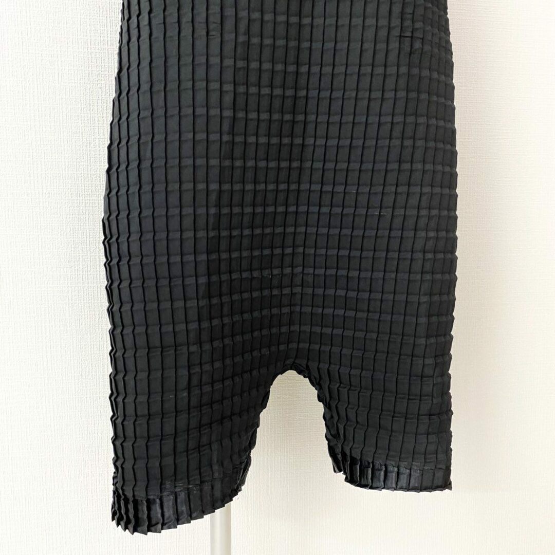 ISSEY MIYAKE(イッセイミヤケ)の9d9 《美品》 ISSEY MIYAKE me イッセイミヤケ ミー MI43FF301 ストレッチプリーツ サルエルパンツ スカートパンツ フリーサイズ ブラック レディース レディースのパンツ(サルエルパンツ)の商品写真