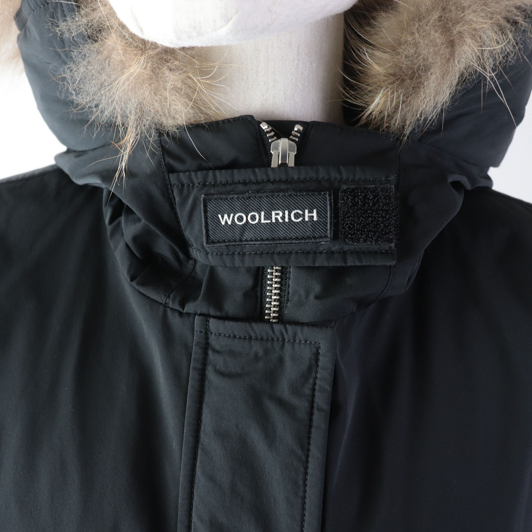 WOOLRICH(ウールリッチ)の美品★WOOLRICH ウールリッチ フード・ラクーンファー・ロゴパッチ付 比翼仕立て ダウンジャケット ブラック 黒 S 正規品 レディース レディースのジャケット/アウター(ダウンジャケット)の商品写真