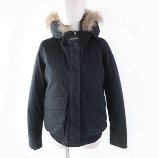 ウールリッチ(WOOLRICH)の美品★WOOLRICH ウールリッチ フード・ラクーンファー・ロゴパッチ付 比翼仕立て ダウンジャケット ブラック 黒 S 正規品 レディース(ダウンジャケット)