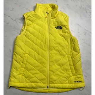 ザノースフェイス(THE NORTH FACE)のノースフェイス　キッズ　150サイズ　軽量　ダウンベスト　イエロー(ジャケット/上着)