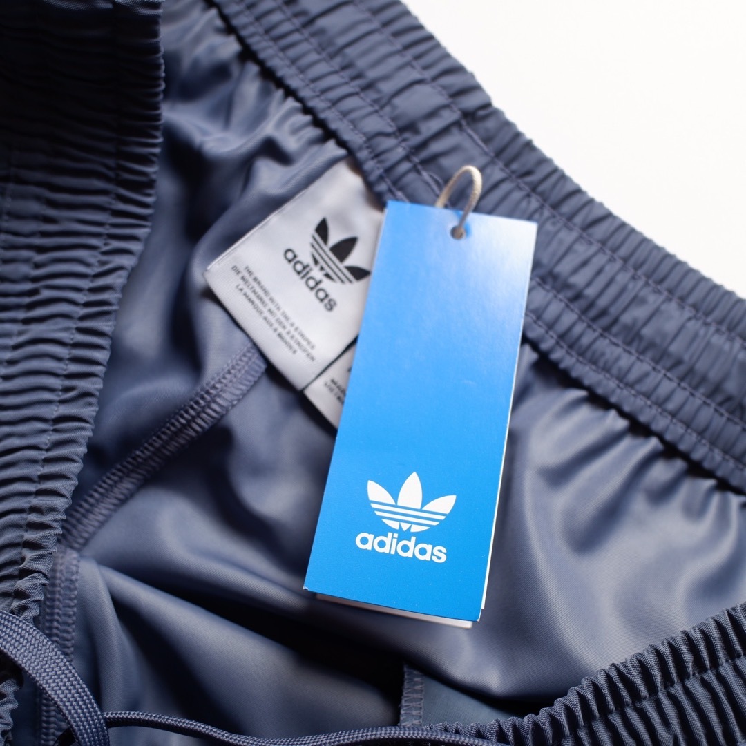 adidas(アディダス)の新品 adidas 3ストライプカーゴパンツ M メンズのパンツ(ワークパンツ/カーゴパンツ)の商品写真