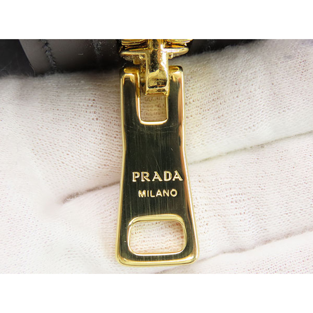 PRADA(プラダ)の未使用 プラダ　モノクローム サフィアーノレザー ミニバッグ　2WAY ハンドバ レディースのバッグ(その他)の商品写真