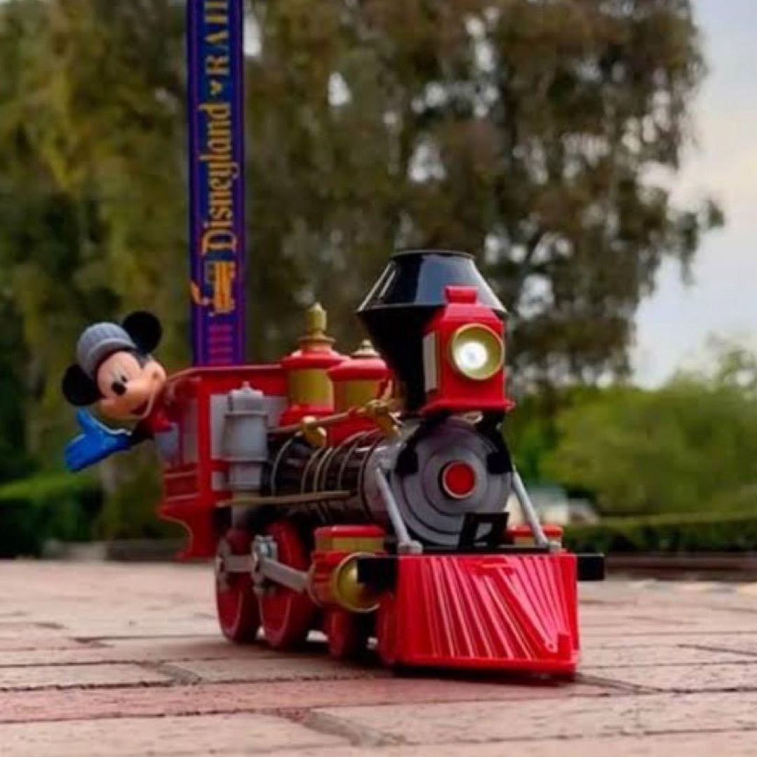 カリフォルニアディズニー　ミッキー　機関車　ポップコーンバケット エンタメ/ホビーのおもちゃ/ぬいぐるみ(キャラクターグッズ)の商品写真