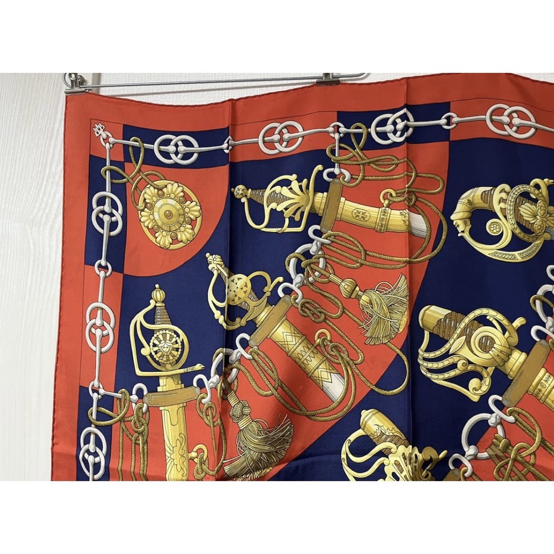 Hermes(エルメス)のHERMES エルメス カレ90 Cliquetis カチカチ 剣柄 レディースのファッション小物(バンダナ/スカーフ)の商品写真
